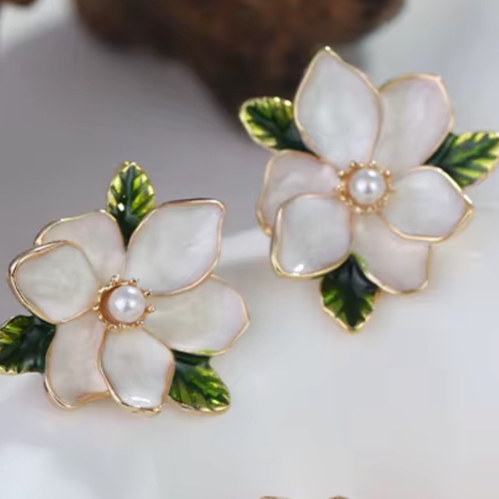 Vintage Design Sweet Flower/Alloy Pearl Enamel Camellia Stud Earrings. - Picture 4 of 14
